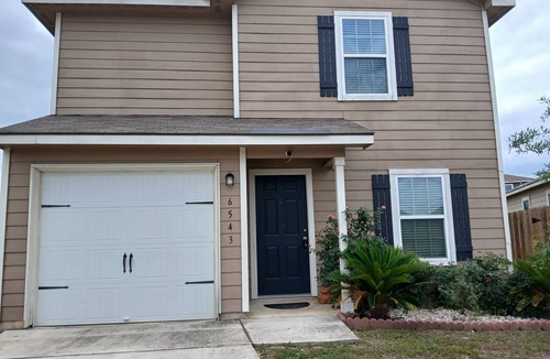 Medina Valley House | 3-bedroom house in delightful San Antonio with cool AC
