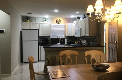 Lynnhaven House | 3-bedroom house in charming The Villages with WiFi, AC