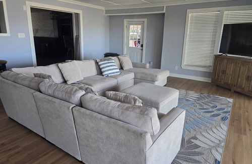 Kreole House | 3-bedroom house in welcoming Moss Point with AC, WiFi