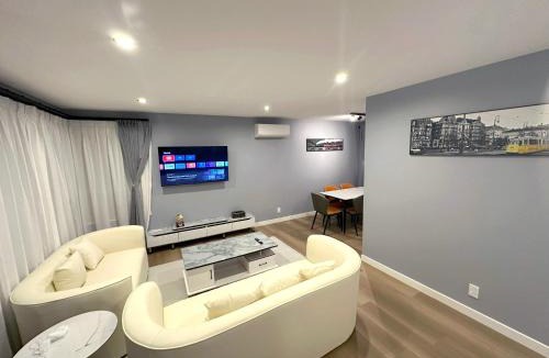 Glenfield House | 3 Bedroom House North Shore