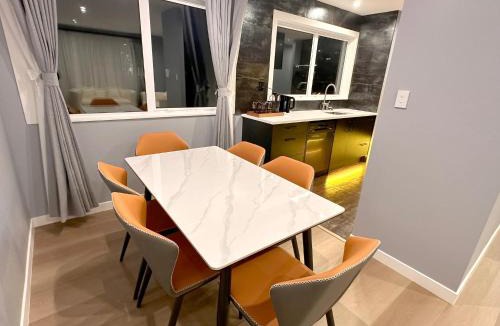 Glenfield House | 3 Bedroom House North Shore