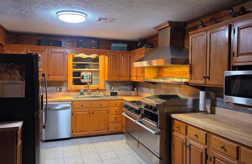 Hornbeak House | 3 bedroom house on Reelfoot Lake, perfect for families, fisherman and hunters