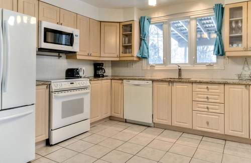 Pointe Claire House | 3 Bedroom House perfect location in Pointe Claire