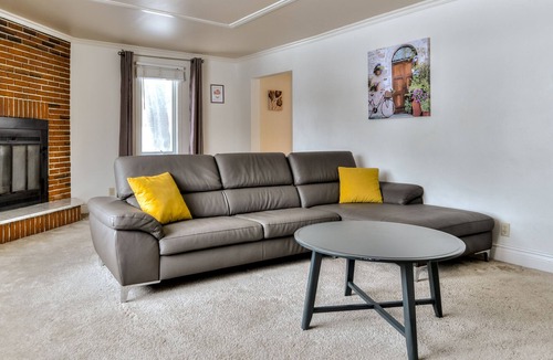 Pointe Claire House | 3 Bedroom House perfect location in Pointe Claire