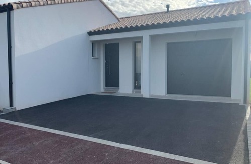 Brem Sur Mer House | 3 bedroom house, private pool, near beach