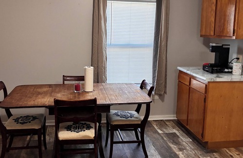Racine House | 3-bedroom house ~ Pro Cleaned - Work & Family Friendly