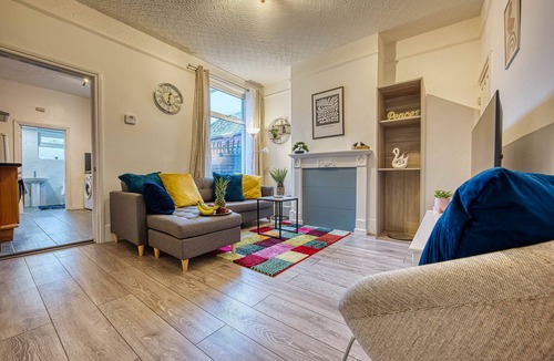 Coventry House | 3 Bedroom House Sleeps 6