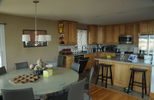 Glen Burnie House | 3 Bedroom house. The BayHouse on The water. Movie theater Dock, Rafts, Fishin