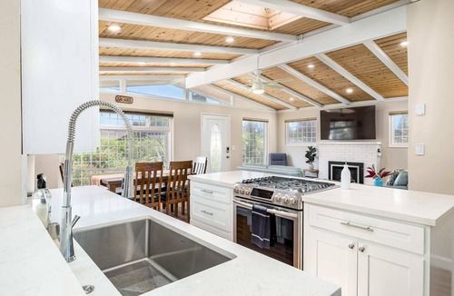 La Selva Beach House | 3 Bedroom House - 3 min from beach!