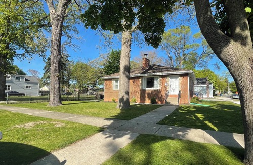 North Chicago House | 3-bedroom house with AC in North Chicago located near Naval Base