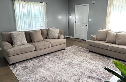 North Chicago House | 3-bedroom house with AC in North Chicago located near Naval Base