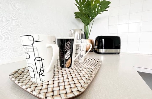 Chatham House | 3 Bedroom House With Free Parking