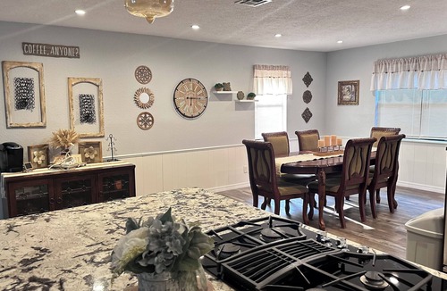 Sulphur House | 3-bedroom house with hot tub 1.3 miles to Guy Sandy boat dock, Arbuckle Lake