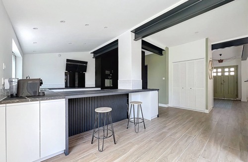 Begles House | 3-BEDROOM HOUSE WITH POOL