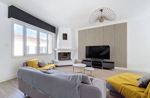 Begles House | 3-BEDROOM HOUSE WITH POOL