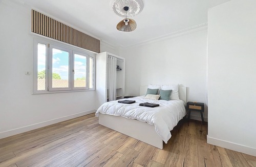 Begles House | 3-BEDROOM HOUSE WITH POOL