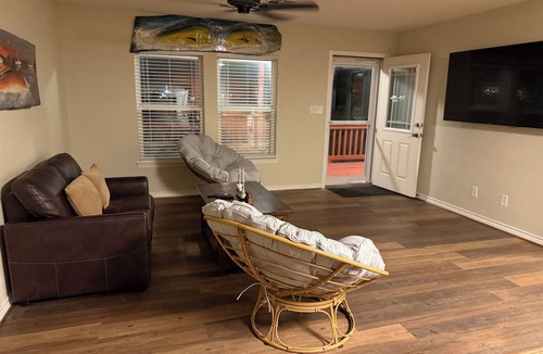 Sabine Pass House | 3 bedroom hunter/fisherman/birdwatcher/beach goers paradise