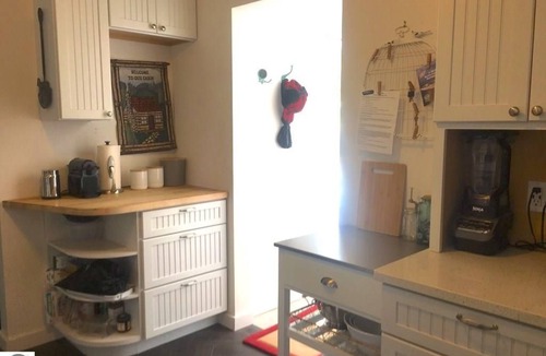 Mayfield Cottage | 3 Bedroom Lakefront Cottage
