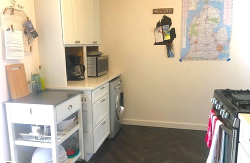 Mayfield Cottage | 3 Bedroom Lakefront Cottage