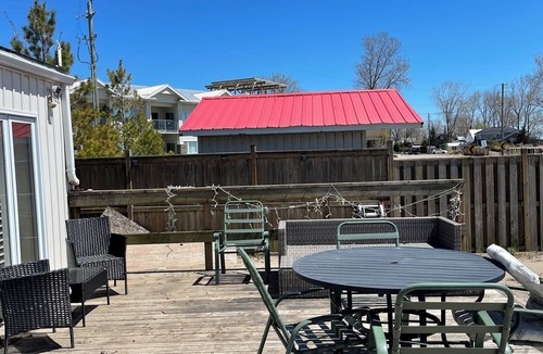 Long Point Cottage | 3 bedroom lakefront cottage sleeps 9