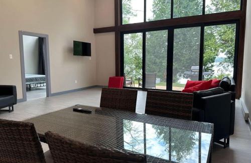 Lakefield House | 3-bedroom Lakefront Villa #6