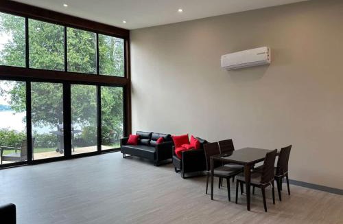 Lakefield House | 3-bedroom Lakefront Villa #3