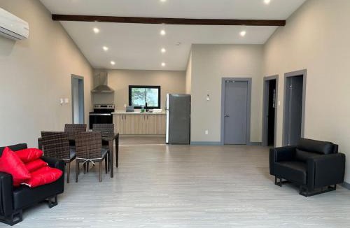 Lakefield House | 3-bedroom Lakefront Villa #1