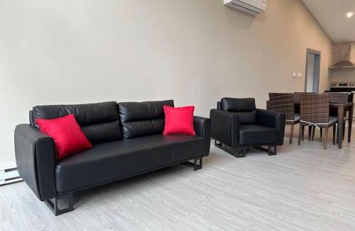 Lakefield House | 3-bedroom Lakefront Villa #1
