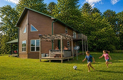 Hatfield Cabin | 3 Bedroom located on 450 acres w/hot tub, private UTV Trails