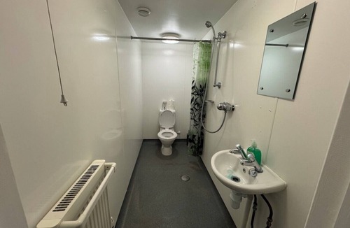 Exmouth Cabin | 3 Bedroom lodge style accommodation, Sleeps 14 with a large kitchen/dinner