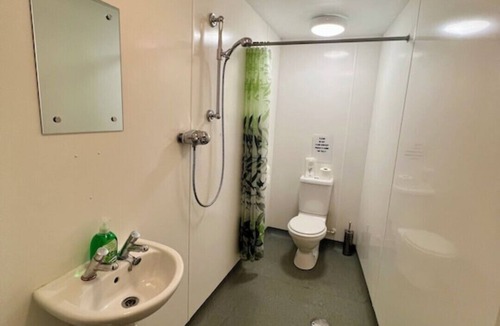 Exmouth Cabin | 3 Bedroom lodge style accommodation, Sleeps 14 with a large kitchen/dinner