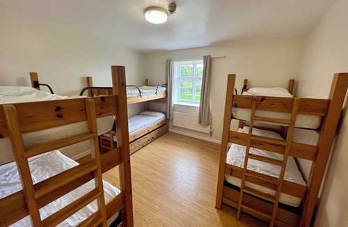 Exmouth Cabin | 3 Bedroom lodge style accommodation, Sleeps 14 with a large kitchen/dinner