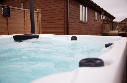 Fangfoss Apartment | 3 Bedroom lodge with hot tub