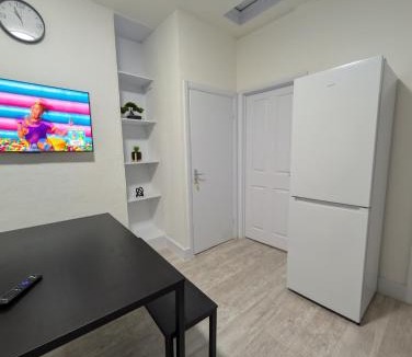 Tottenham Green Apartment | 3 bedroom London with Garden near Tube Station