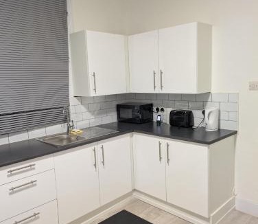 Tottenham Green Apartment | 3 bedroom London with Garden near Tube Station