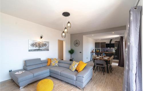 Stankovici Apartment | 3 Bedroom Lovely Apartment In Orebic