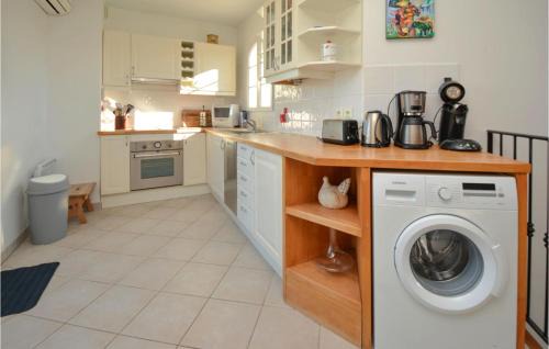 Aigues-Mortes House | 3 Bedroom Lovely Home In Aigues-Mortes
