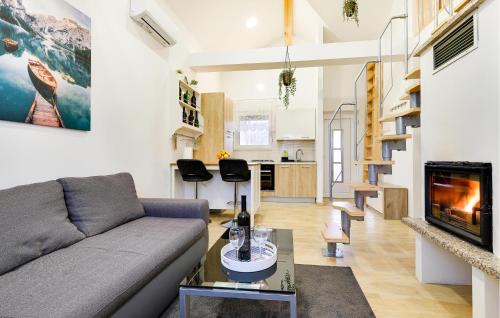 Petrinja House | 3 Bedroom Lovely Home In Stari Brod