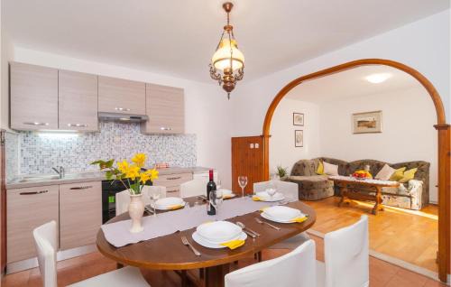 Pucisca House | 3 Bedroom Lovely Home In Pucisca