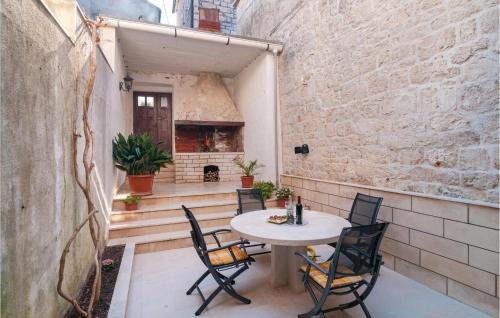 Pucisca House | 3 Bedroom Lovely Home In Pucisca