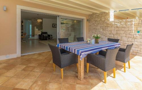 Krizine House | 3 Bedroom Lovely Home In Umag