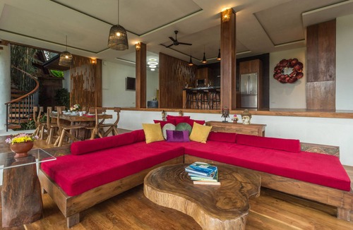 Keliki Villa | 3 bedroom luxury villa resort w/private infinity pool overlooking rice fields!