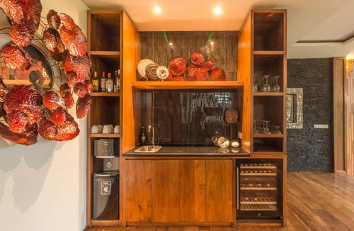 Keliki Villa | 3 bedroom luxury villa resort w/private infinity pool overlooking rice fields!