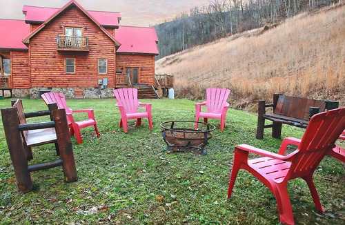 Pecks Mill Cabin | 3-Bedroom Master Deluxe