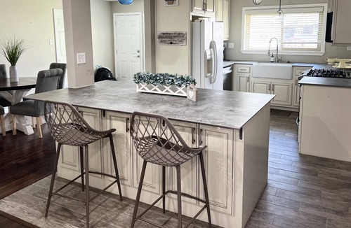 West Orange House | 3 bedroom, miutes from refineries, quiet neighborhood!