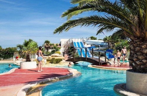 Les Cabanes de Fleury House | 3-Bedroom Mobile Home in Vendres-Plage
