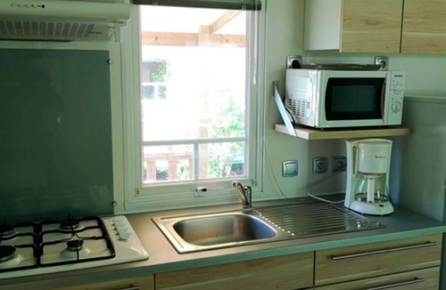 Collias House | 3-Bedroom Mobile Home with Terrace in Collias