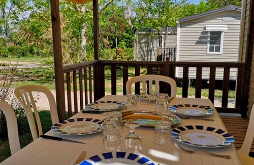 Collias House | 3-Bedroom Mobile Home with Terrace in Collias