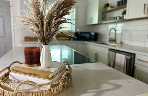 Carmichael House | 3 Bedroom Modern Elegance - Gourmet Kitchen