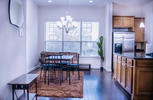 East Downtown Houston House | 3-Bedroom Modern TownHome With King Bed in Houston Downtown Area
